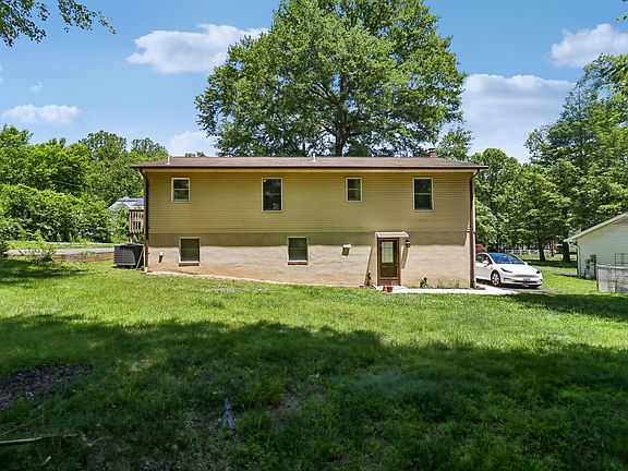 3rd image of 8411 Church Ln #A