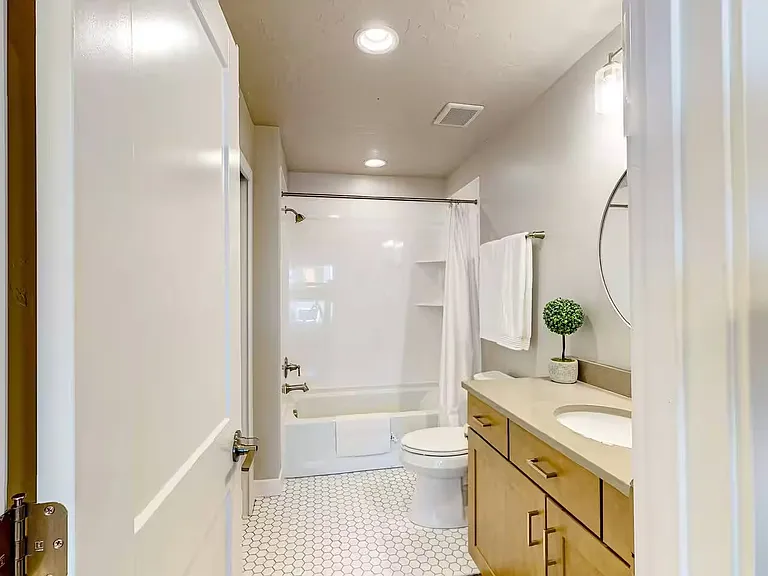 Bunk Room Bath