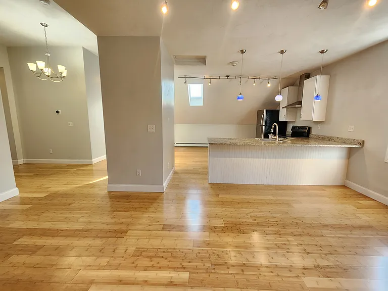 93 1st St #5 — Photo 5