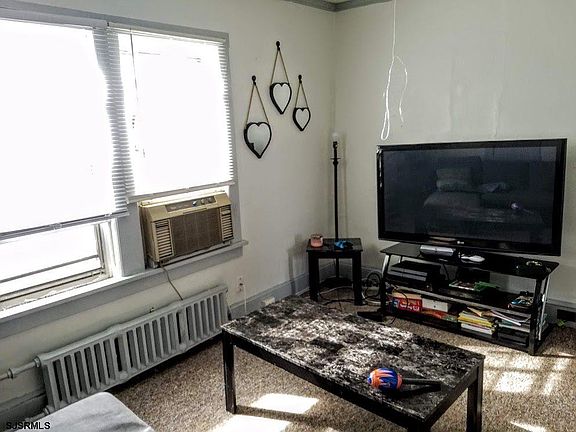 5th image of 219 Liverpool Ave