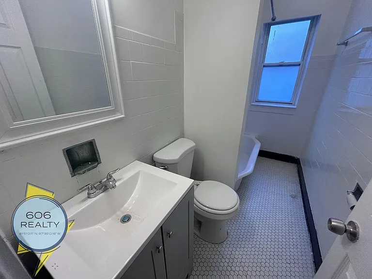 7340-50 N. Damen Ave — Photo 19