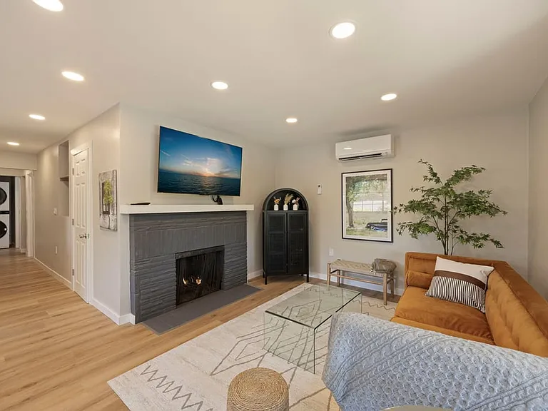 5116 S Brighton St — Photo 1