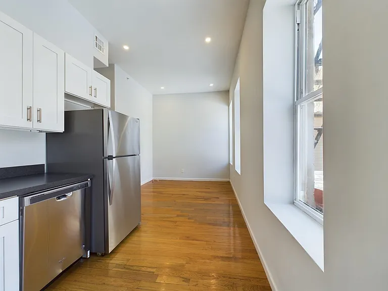 137 Monticello Ave #4 — Photo 9
