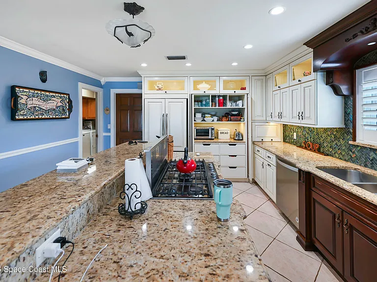 2230 Sykes Creek Dr — Photo 6