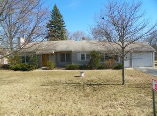 237 Willow St, Roselle, IL 60172