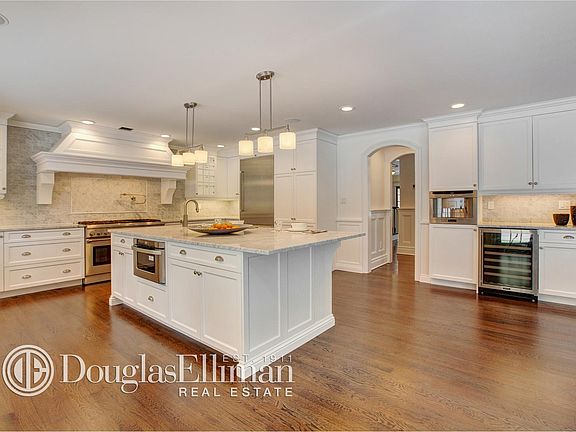 5th image of 4 Knolls Ln