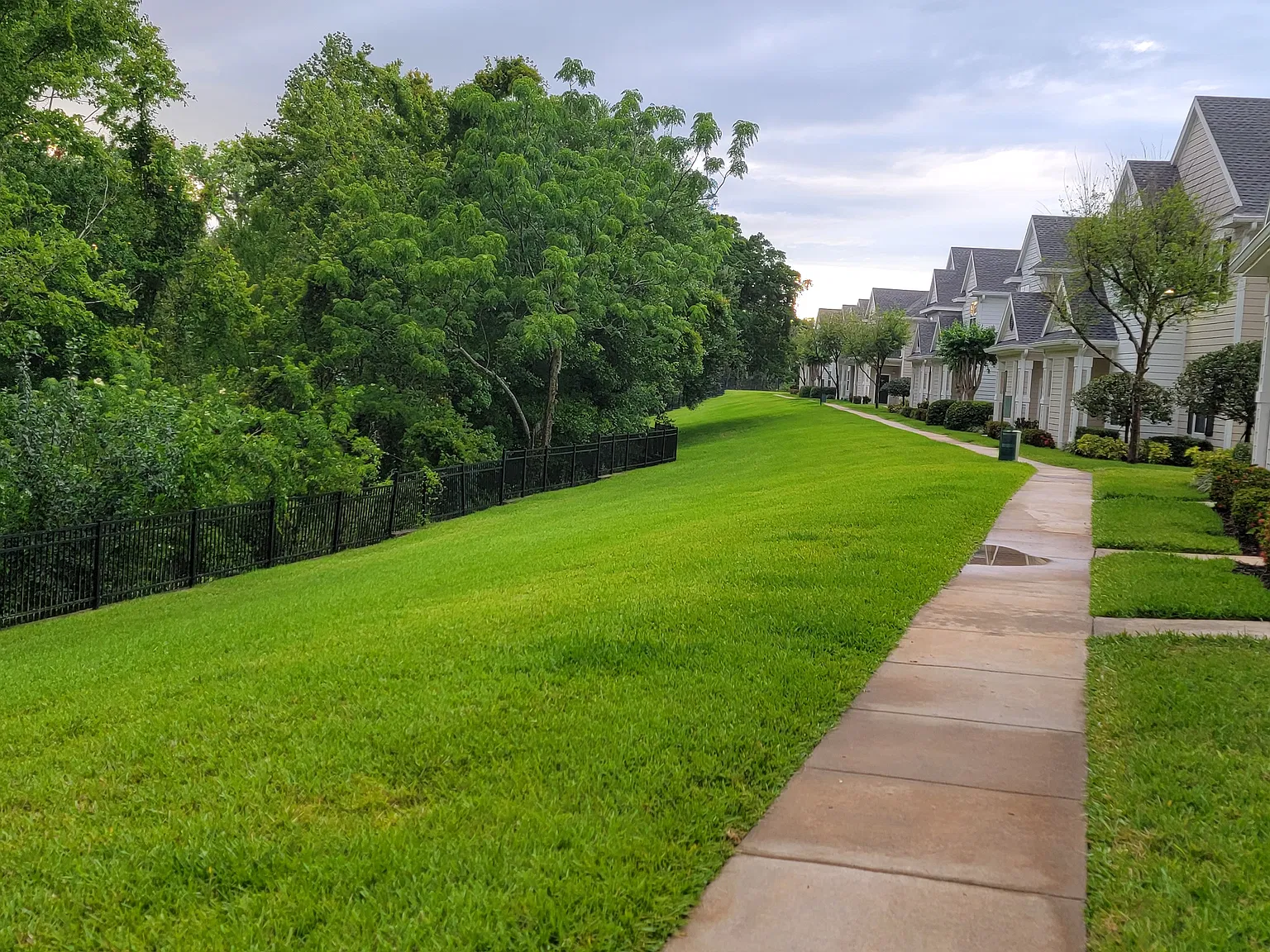 2 bed, 1276 sqft, $2,175 — Photo 3