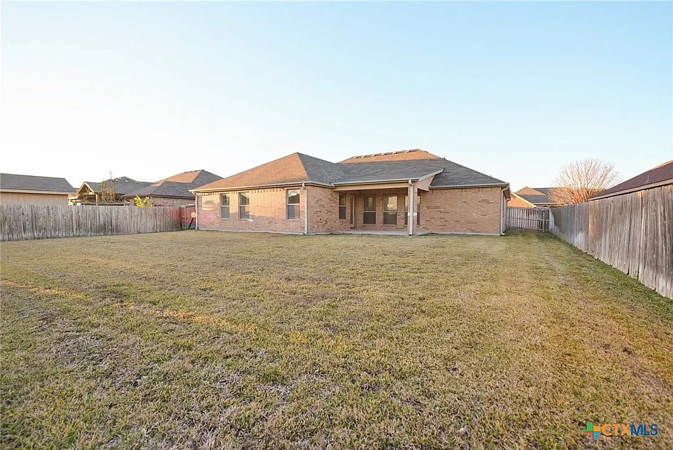3 bed, 2009 sqft, $1,880 — Photo 4