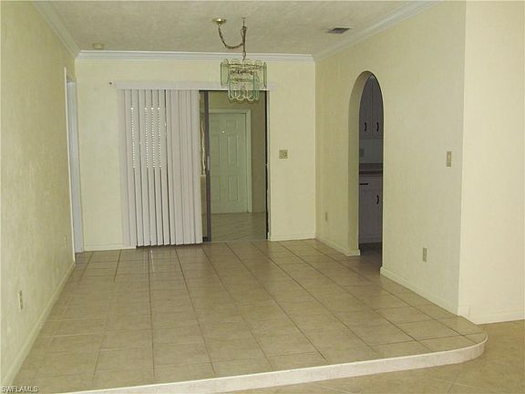 3rd image of 1627 Country Club Pkwy