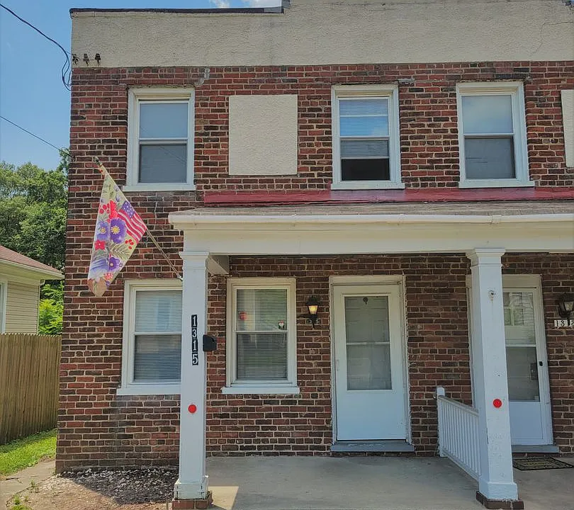 1315 Byron St