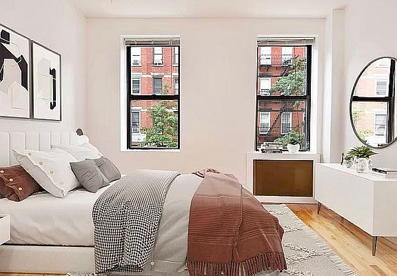 2nd image of 302 E 104th St APT 3E