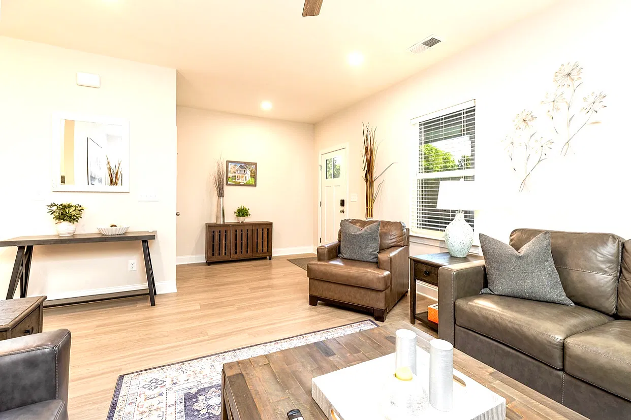 102 Price St — Photo 4