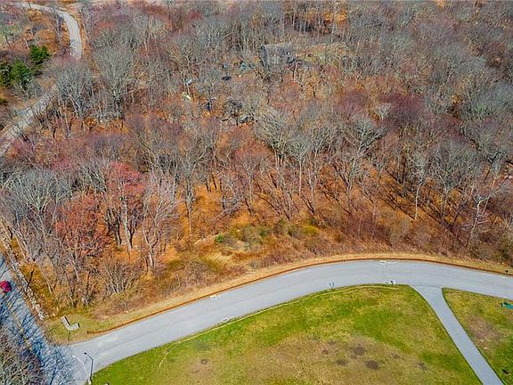 4th image of 2 Fawns Meadow Rd