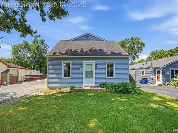 477 Marion Ave, Waterford, MI 48328