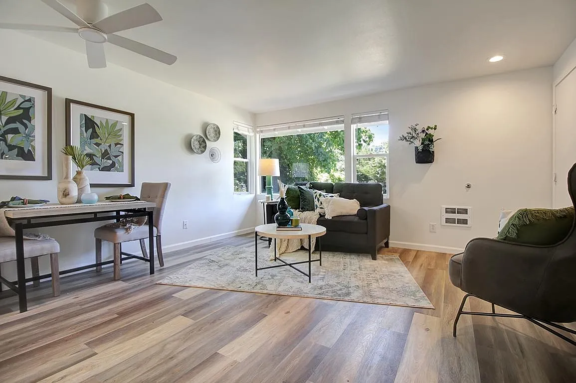 160 Rainier Blvd S — Photo 1