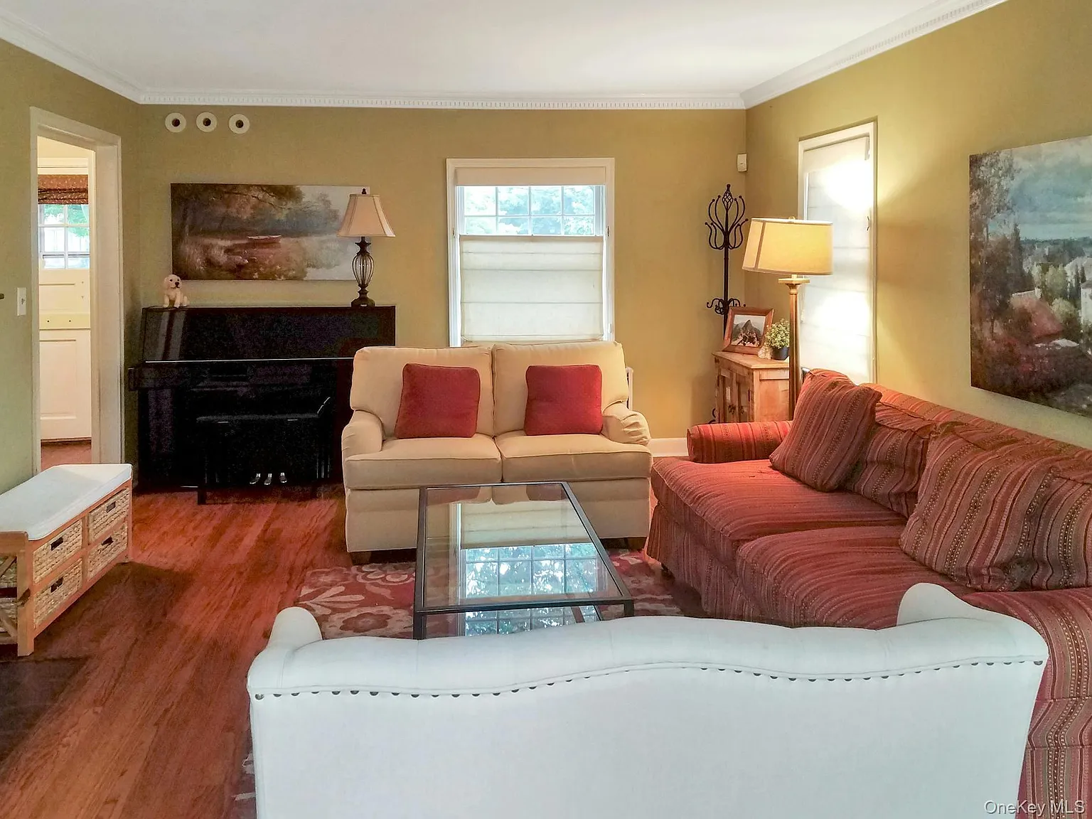 5 bed, 3.0 bath, 2008 sqft, $8,500 — Photo 2