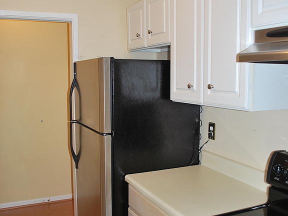 5th image of 11050 Camfield Ct APT 103