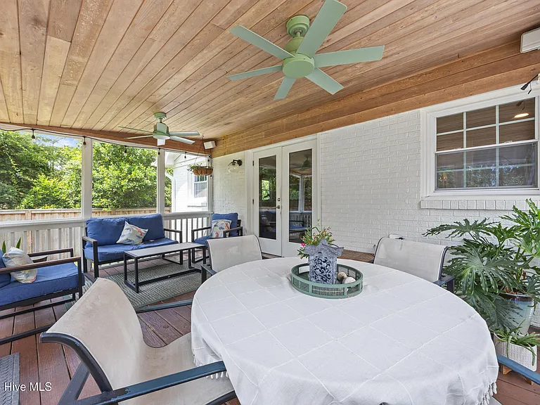 202 Windemere Rd — Photo 49