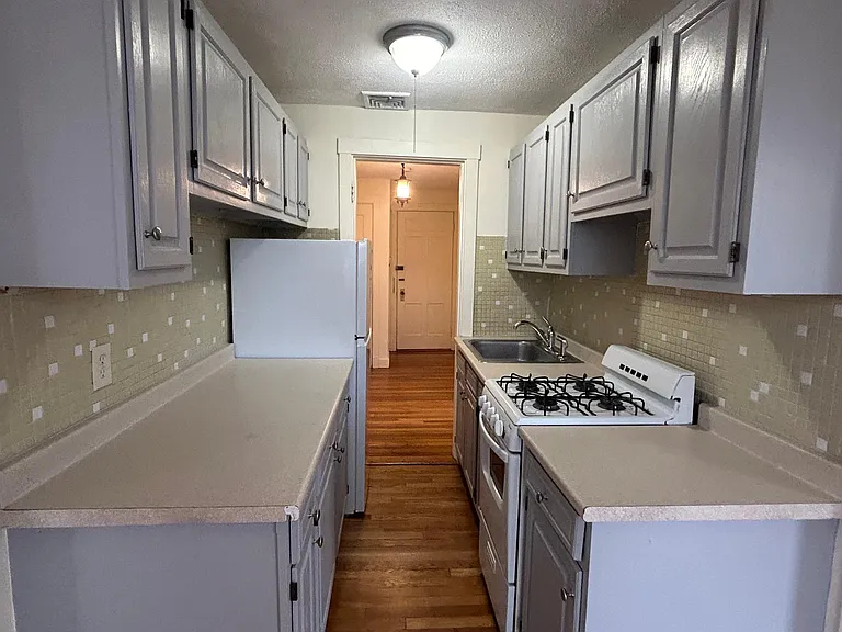 66 Lake Ave — Photo 2