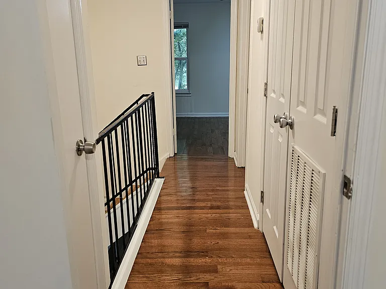 479 Oaktree Sq — Photo 12