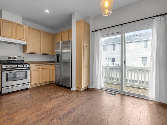 4th image of 1062 Savoy Ct