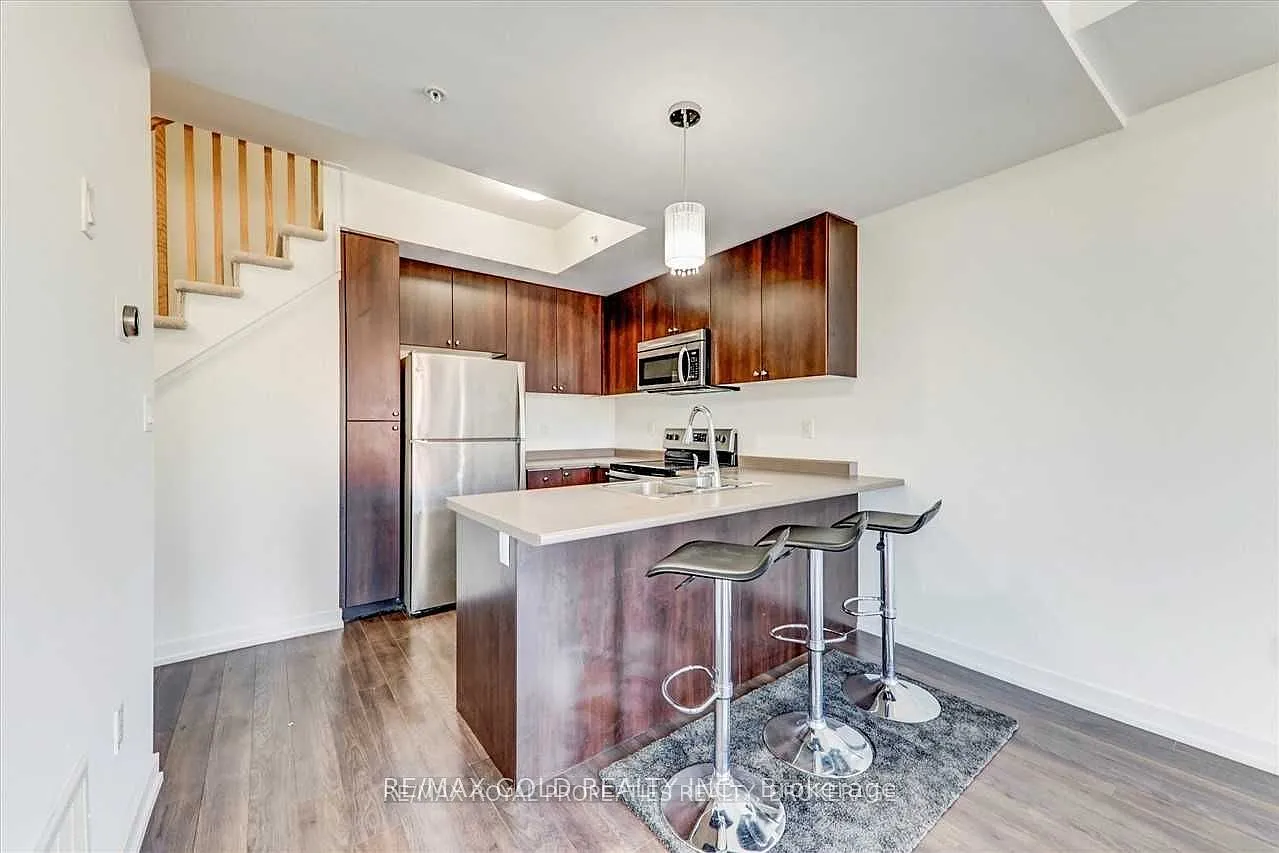 1555 Kingston Rd — Photo 3