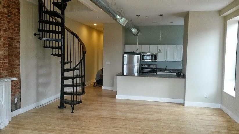 1st image of 2733 Woodburn Ave Unit 304