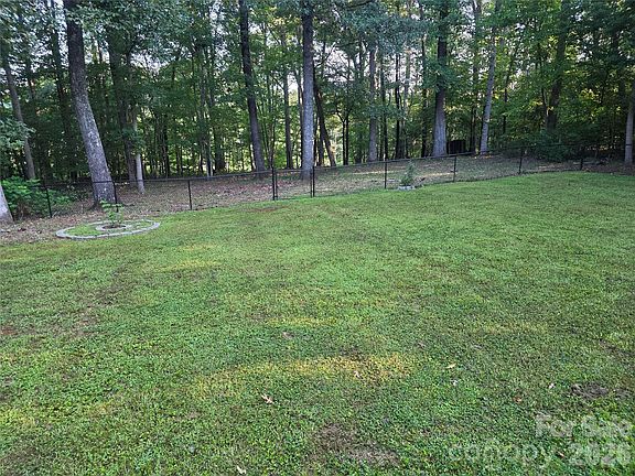 4th image of 1190 Landsdowne Dr