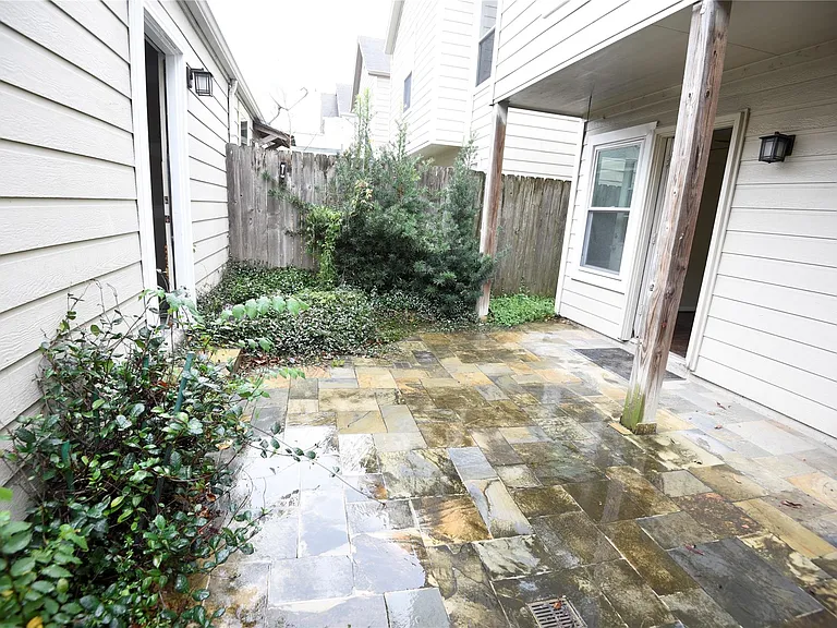 1008 Andrews St — Photo 20