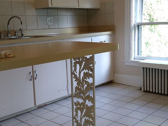 3rd image of 420 Linwood Ave #5