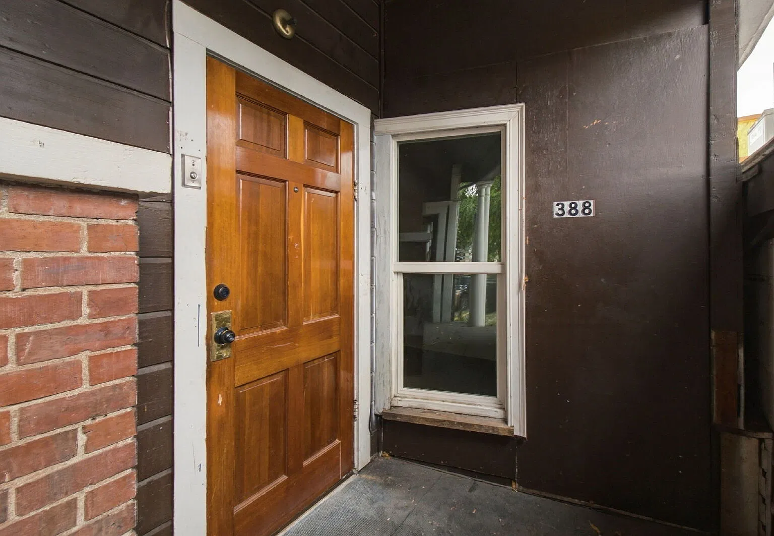 2 bed, 1.0 bath, $2,200 — Photo 2