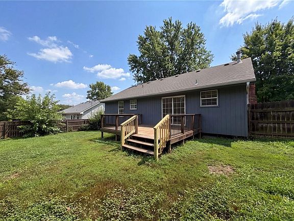 5th image of 1706 N Lazy Branch Rd