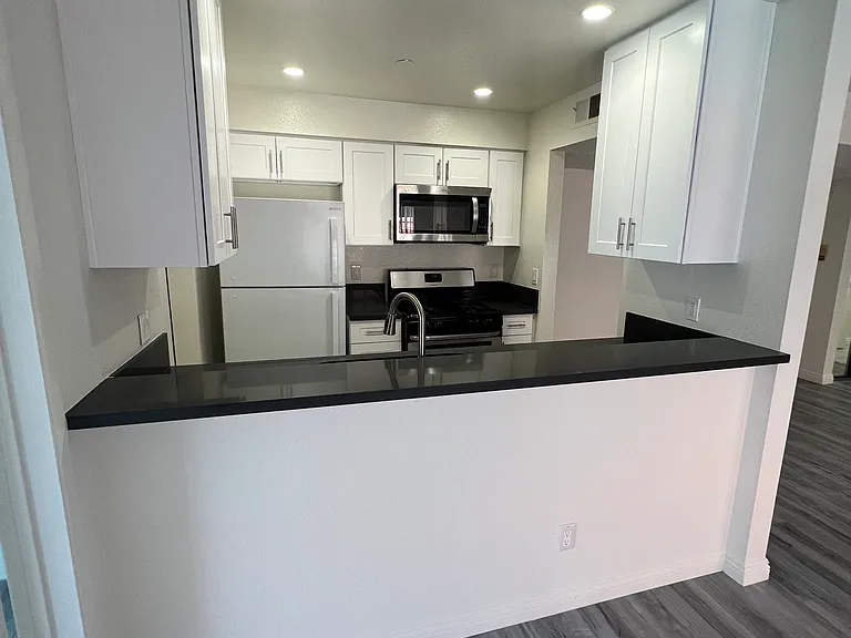 10911 Rochester Ave #105 — Photo 6