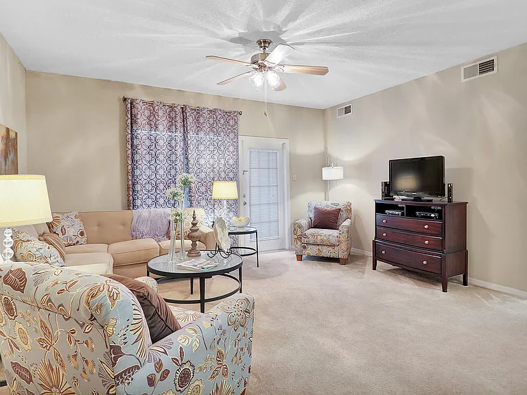 The Grove at Pleasant Valley Apartment Homes — Photo 6