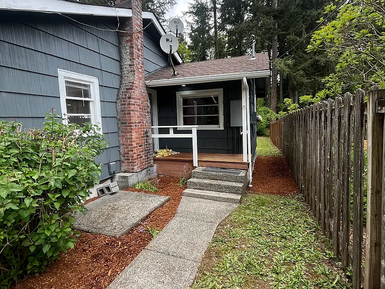 2356 Erlands Point Rd NW — Photo 16