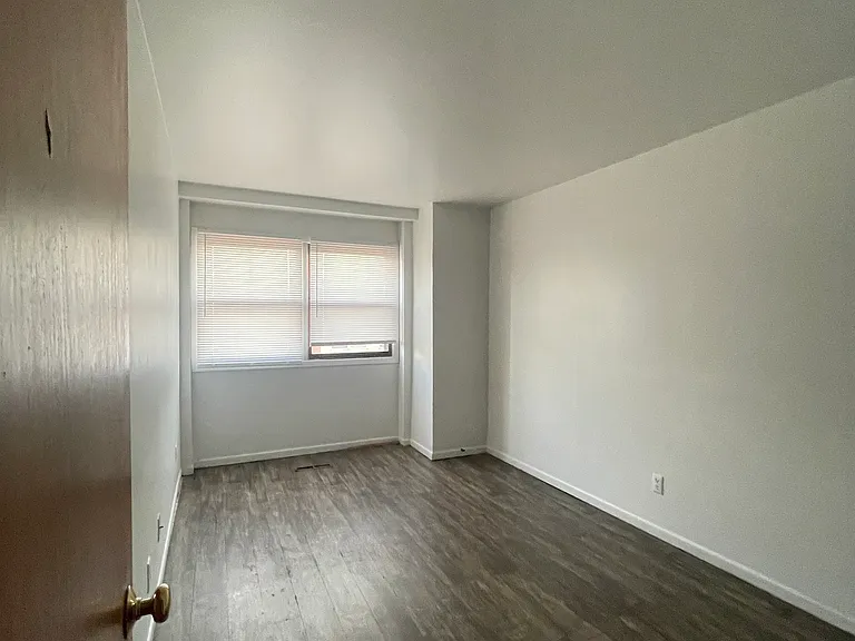 323 E Lincoln Hwy #1 — Photo 5