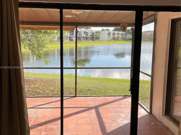 510 W Park Dr #104, Miami, FL 33172