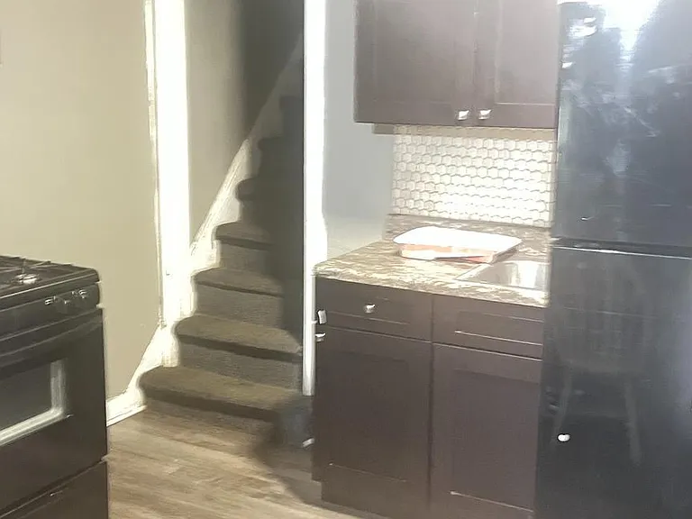 223 Spring St — Photo 3