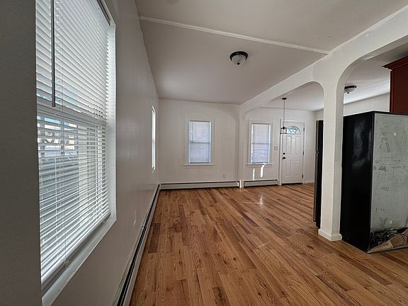 5th image of 183 Beach 25th St #B