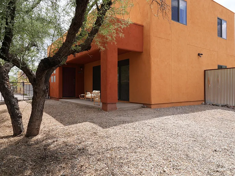 1317 E Hedrick Dr — Photo 14