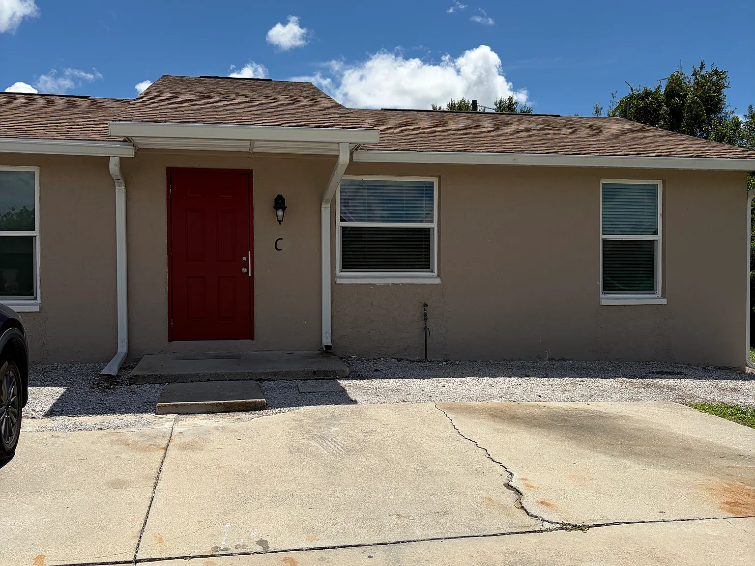 2 bed, 737 sqft, $1,300 — Photo 2