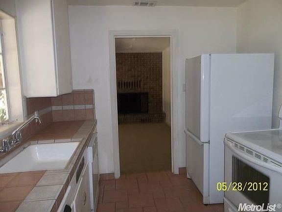 4th image of 1162 W Sheridan Way
