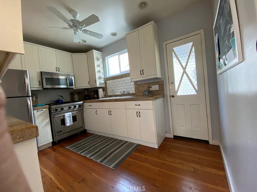 1 bed, 924 sqft, $3,700 — Photo 4