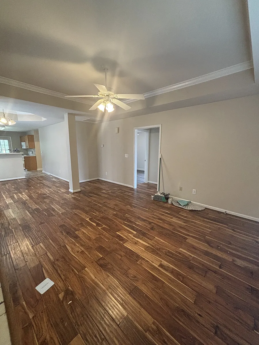 Building Photo - 3021 Summit Dr