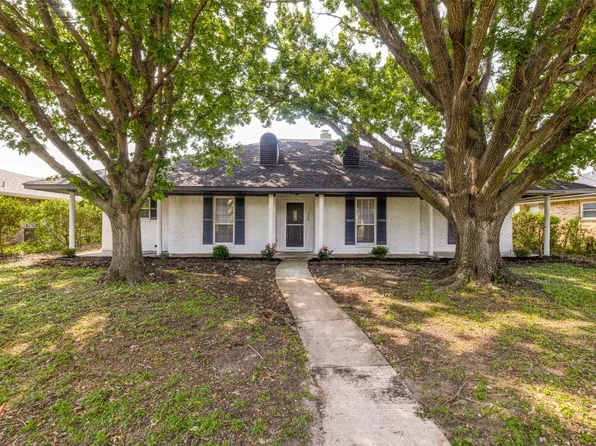 530 Country View Ln, Garland, TX 75043