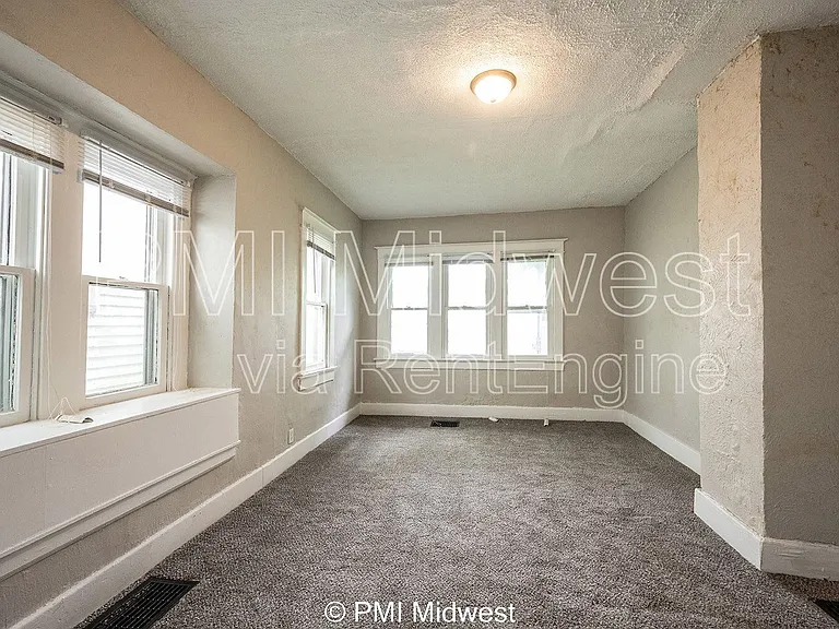 130 N Gladstone Ave — Photo 13