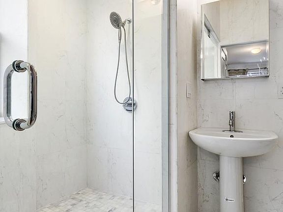4th image of 417 Manhattan Ave APT 7