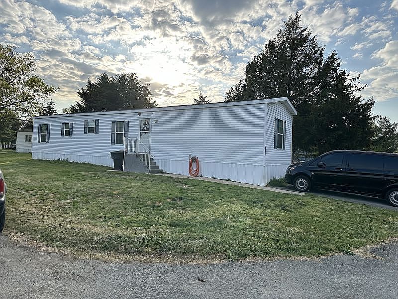 1st image of 113 Roundtree Dr