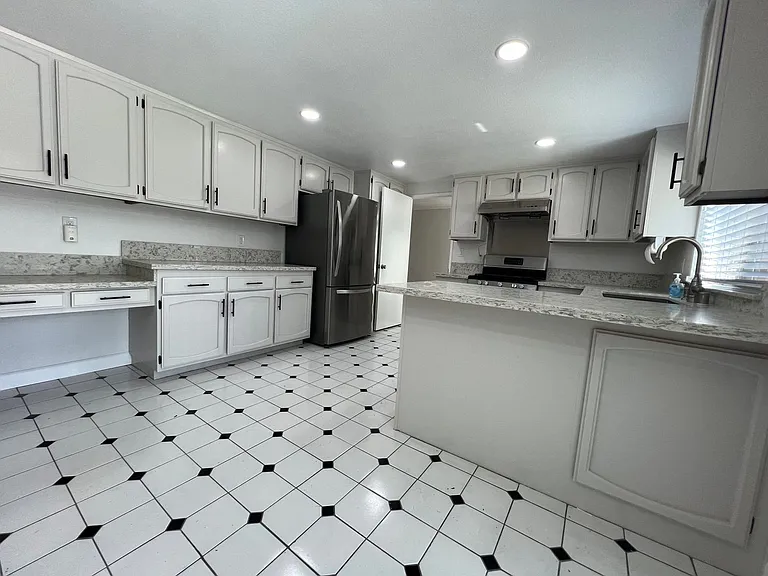 19806 Strathern St — Photo 9