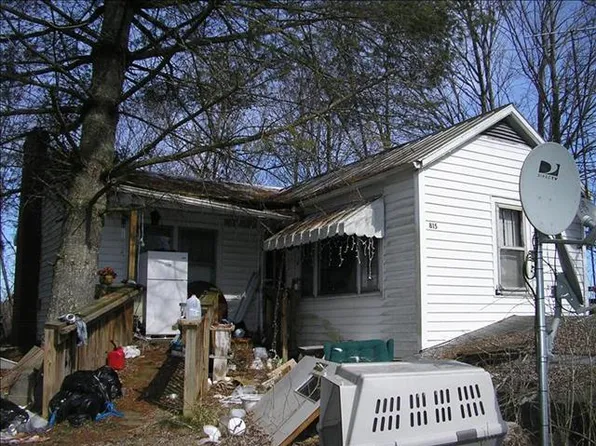 815 W Chilhowie St, Marion, VA 24354